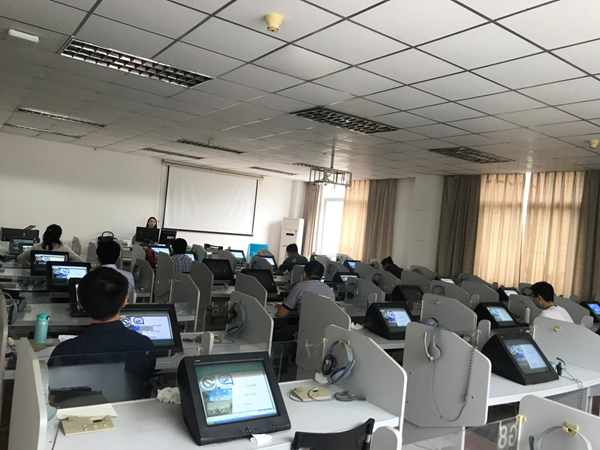 9 吴雅琦老师为beat365平台官方网站（武汉）公派出国教师开展国别培训_副本.png